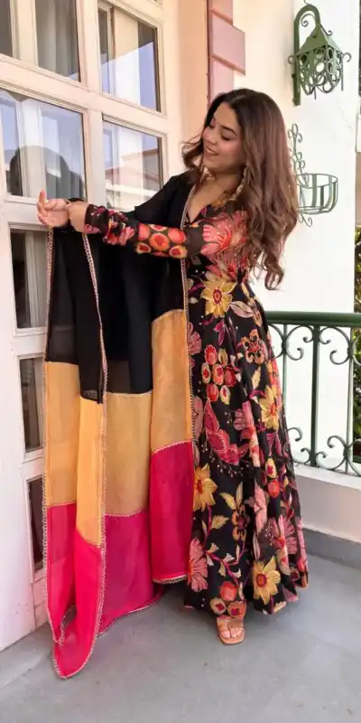 RTC 6058 | Black Tabby Organza Salwar Suit with Digital Print & Lace Work. Grab it for ₹2449. Delivery 4-6 Working Days. Shop now. | Anarkali Suits, Bollywood Anarkali, Creative-Anarkali, Designer Anarkali, Embroidered Anarkali, Party Wear Anarkali, Salwar suit