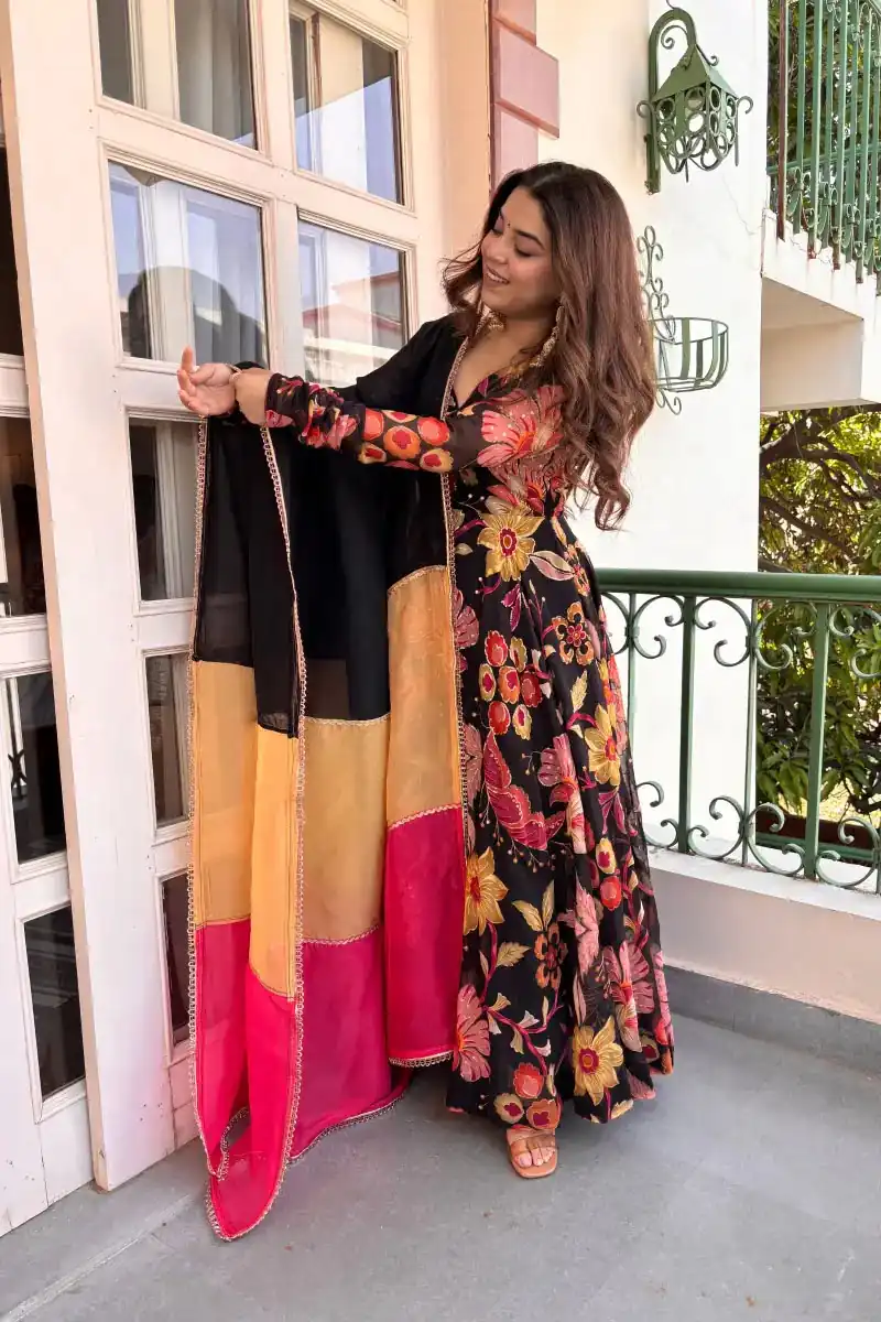 RTC 6058 | Black Tabby Organza Salwar Suit with Digital Print & Lace Work. Grab it for ₹2449. Delivery 4-6 Working Days. Shop now. | Anarkali Suits, Bollywood Anarkali, Creative-Anarkali, Designer Anarkali, Embroidered Anarkali, Party Wear Anarkali, Salwar suit