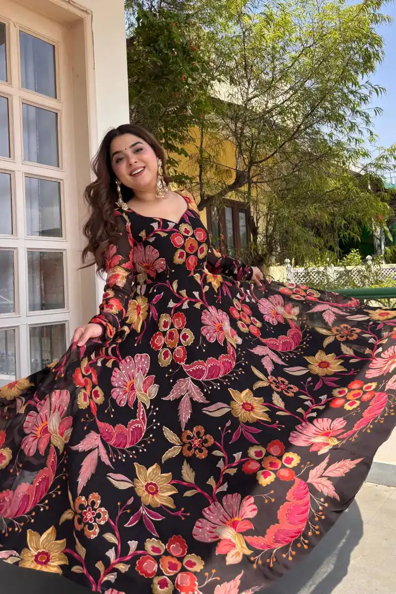 RTC 6058 | Black Tabby Organza Salwar Suit with Digital Print & Lace Work. Grab it for ₹2449. Delivery 4-6 Working Days. Shop now. | Anarkali Suits, Bollywood Anarkali, Creative-Anarkali, Designer Anarkali, Embroidered Anarkali, Party Wear Anarkali, Salwar suit
