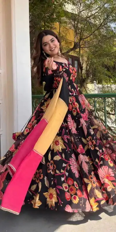 RTC 6058 | Black Tabby Organza Salwar Suit with Digital Print & Lace Work. Grab it for ₹2449. Delivery 4-6 Working Days. Shop now. | Anarkali Suits, Bollywood Anarkali, Creative-Anarkali, Designer Anarkali, Embroidered Anarkali, Party Wear Anarkali, Salwar suit