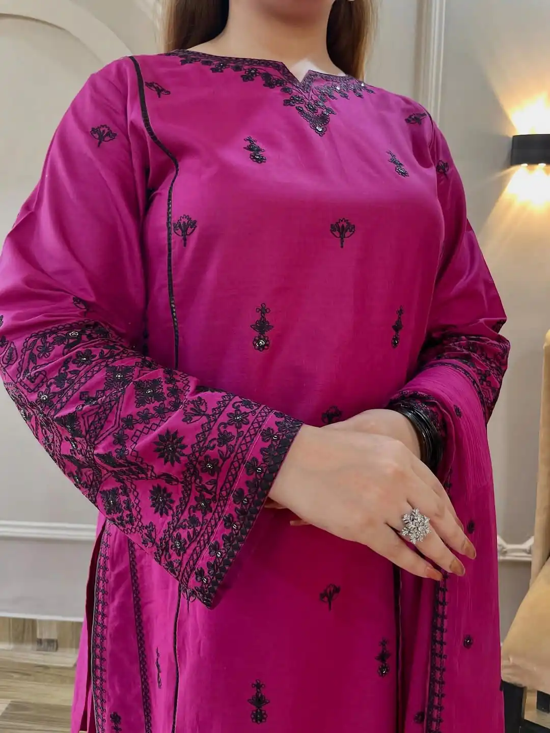 Aglow Pink Rayon Cotton Thread Work Salwar Suit - Image 5