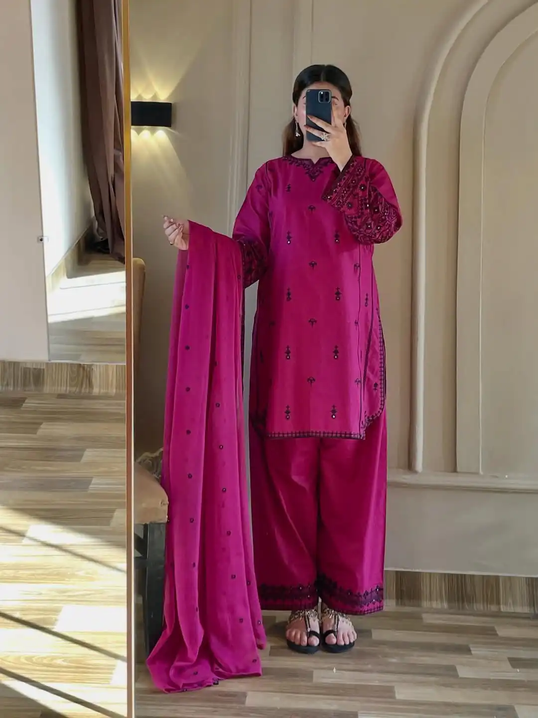 Aglow Pink Rayon Cotton Thread Work Salwar Suit - Image 3