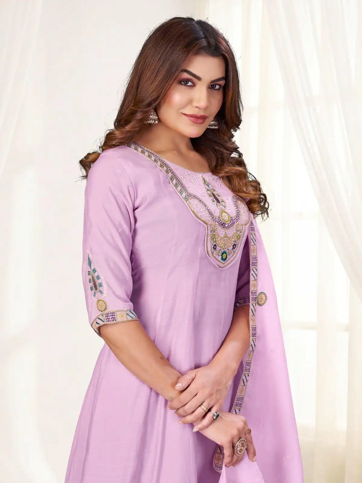 Glowing Lavender Mal Chanderi Thread Work Salwar Suit - Image 2