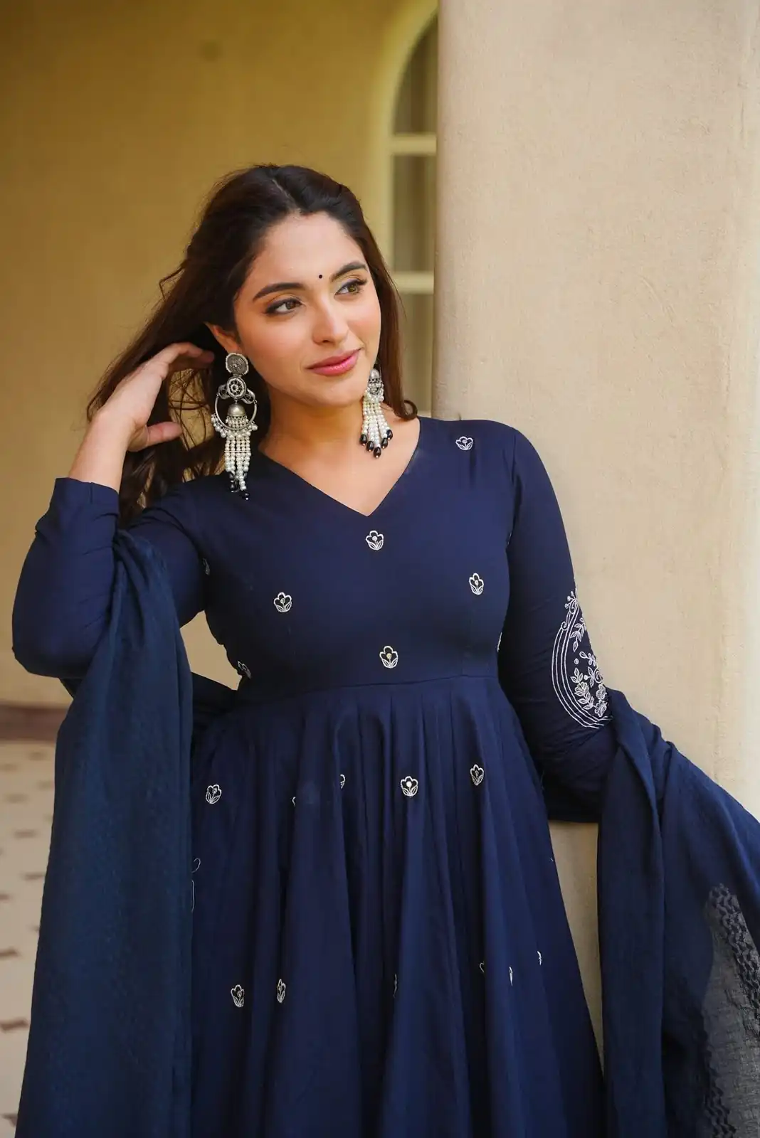 Glowing Navy Blue Roman Silk Embroidery Work Anarkali Suit - Image 5
