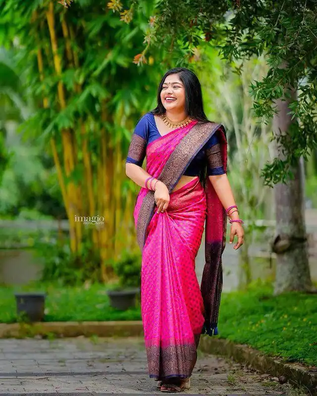 Perfect Pink Lichi Silk Jacquard All Over Work Saree - Image 5