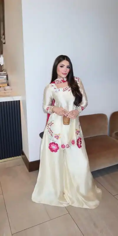 Pretty Off White Roman Glass Bids Work Salwar Suit