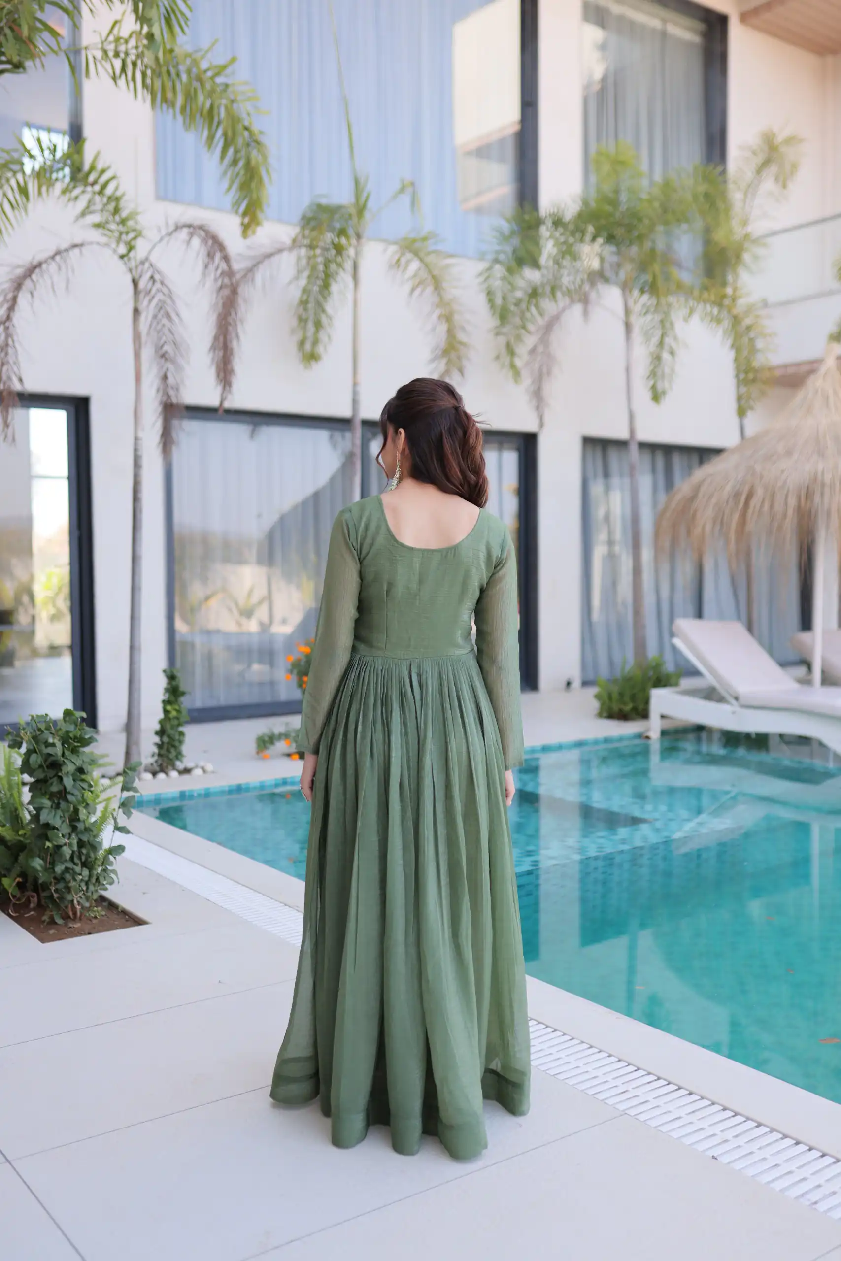 Pretty Pista Silver Crunchy Beads Work Gown - Image 5
