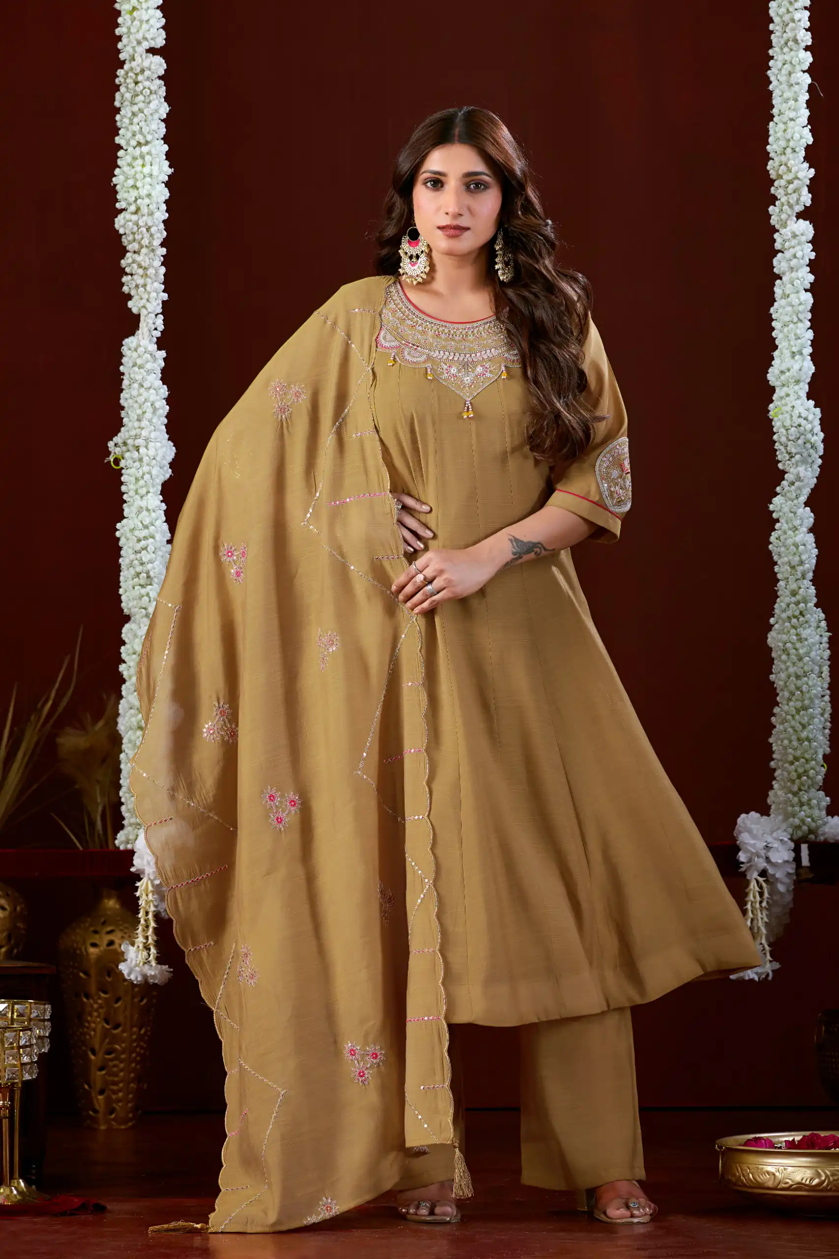 Super Chiku Mul Slub Thread Work Salwar Suit