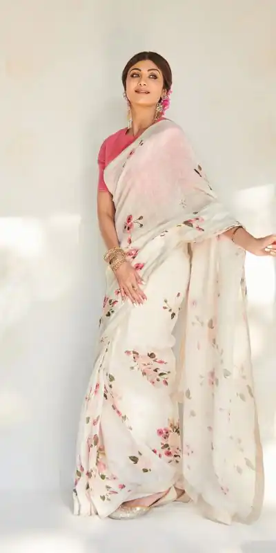 Shilpa Shetty Cream Color Linen Digital Flower Printed Saree