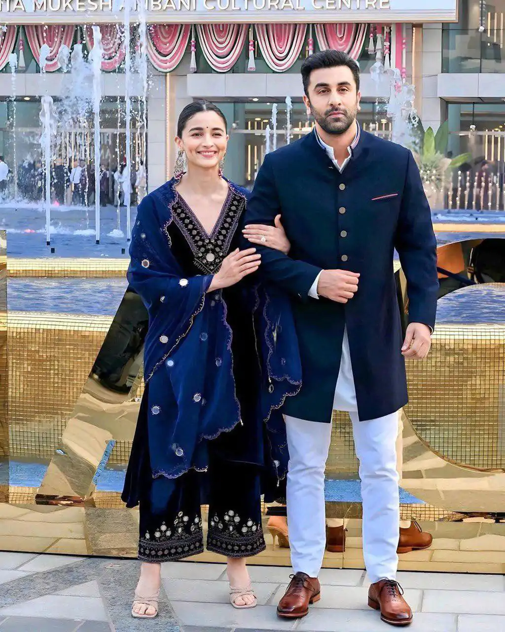 Alia Batt Ranbir Kapoor Navy Blue Velvet Party Wear Sharara Suit - Image 3