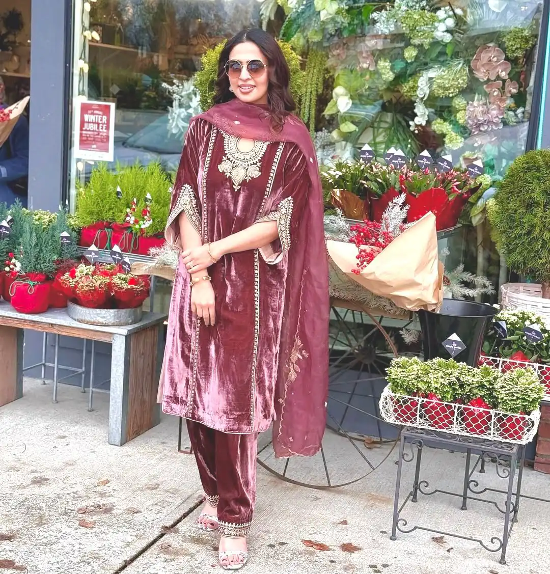 Onion Viscose Velvet Embroidery Work Salwar Suit - Image 3