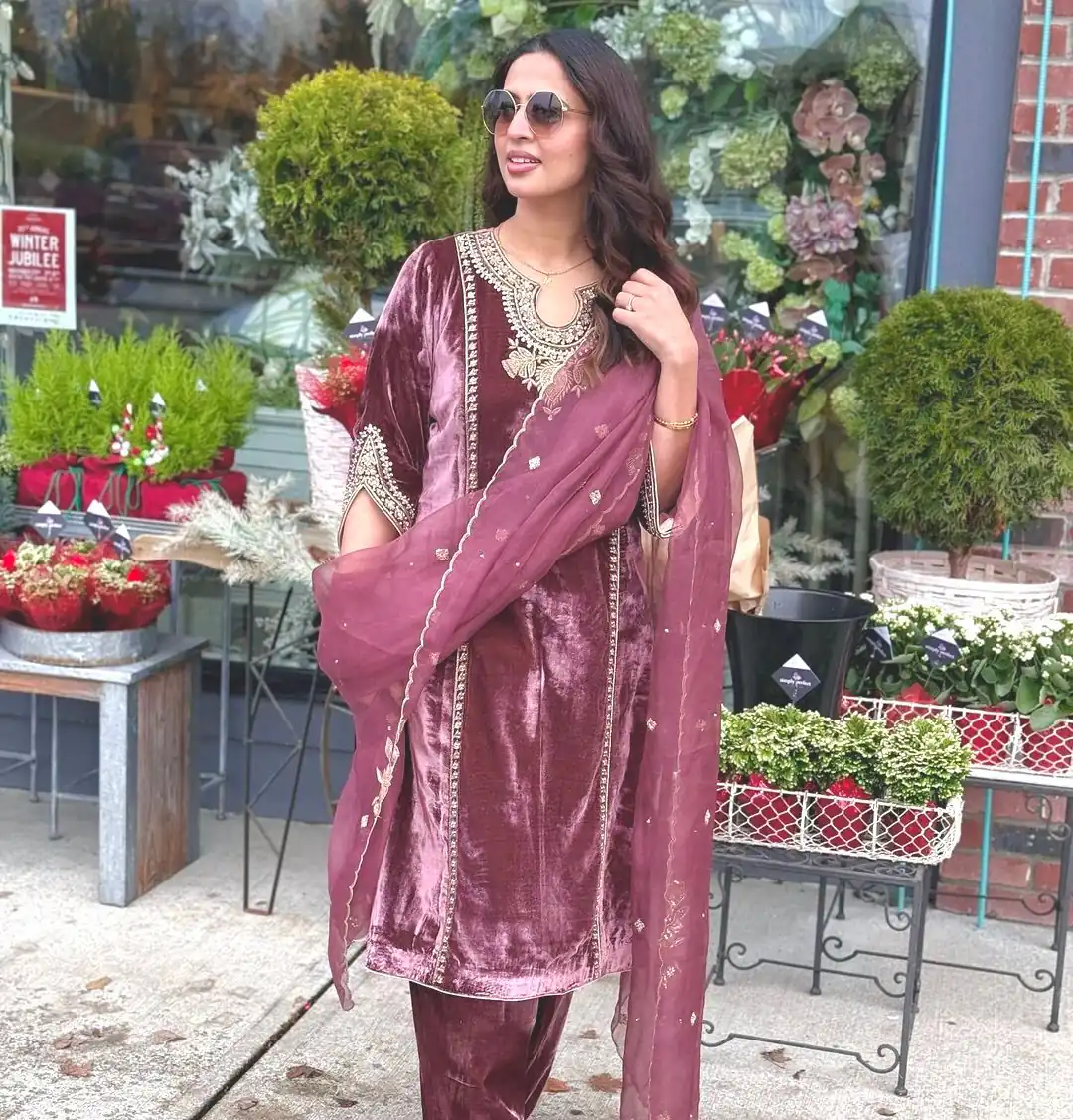 Onion Viscose Velvet Embroidery Work Salwar Suit